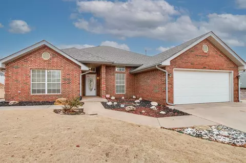 1708 Handley Dr, El Reno, OK 73036