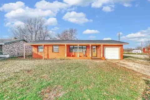 313 N Alpha St, Mangum, OK 73554