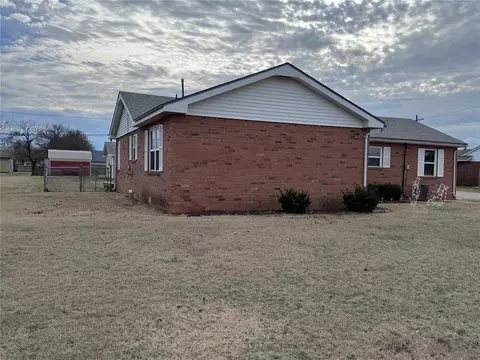 1000 E N Boundary, Sentinel, OK 73664 photo 2