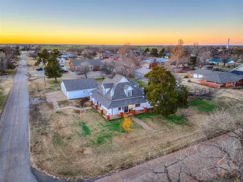 203 N Main St, Cashion, OK 73016