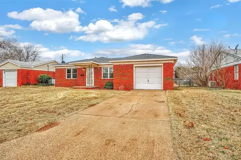 1013 Coe St, Altus, OK 73521 photo 3