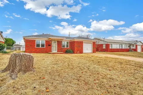 1013 Coe St, Altus, OK 73521 photo 2