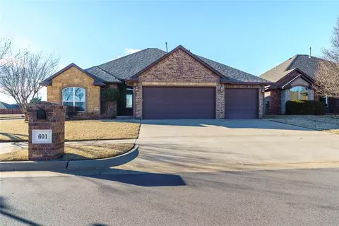 601 Shamrock Cir, Yukon, OK 73099
