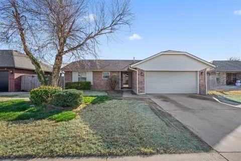 1004 SW 11th St, Moore, OK 73160
