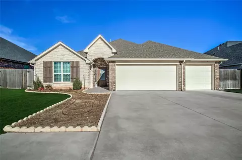 2801 Falling Leaves Dr, Weatherford, OK 73096