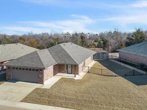 300 Meadow Dr, Newcastle, OK 73065