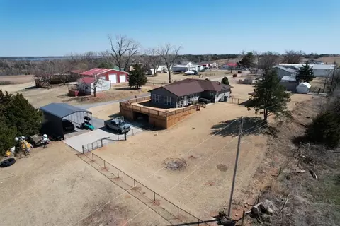1111 Wood St, Fort Cobb, OK 73038