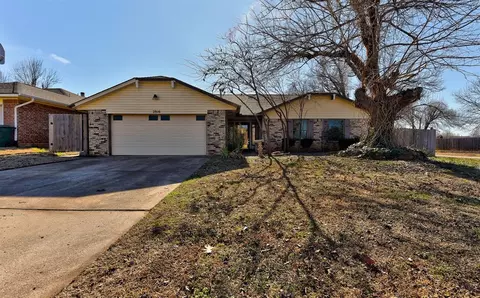 2816 Greenfield Dr, Edmond, OK 73012