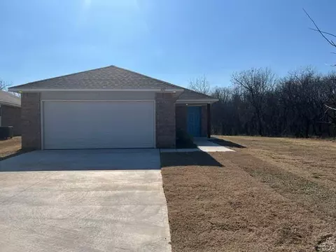 1015 Ichabod Cir, Chickasha, OK 73018