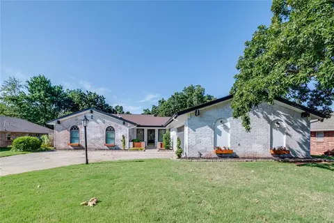 1304 Mockingbird Ln, Edmond, OK 73034