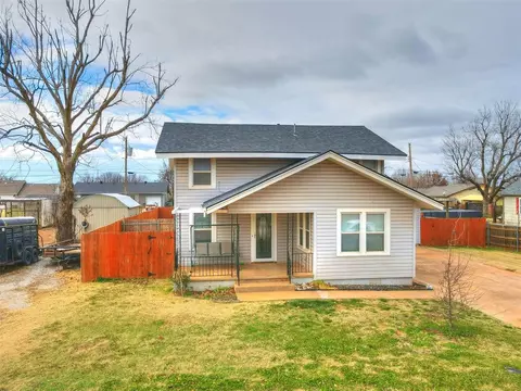 912 S 11th St, Kingfisher, OK 73750