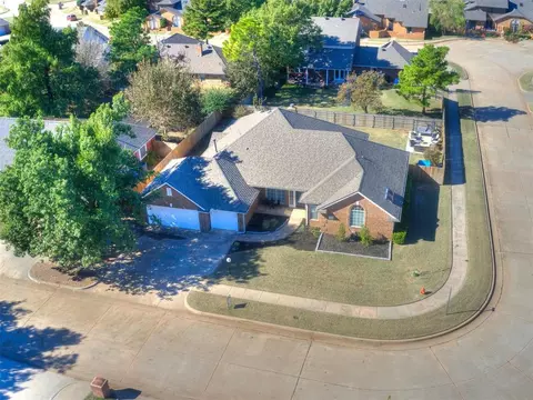 1916 Robin Ridge Dr, Norman, OK 73072