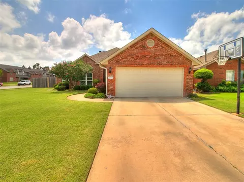 2800 Victoria Dr, Norman, OK 73072