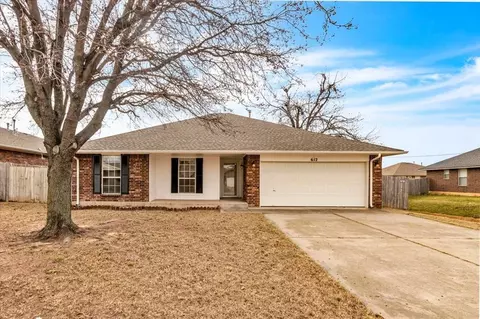 612 NW 22nd St, Moore, OK 73160
