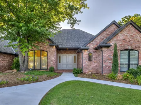 1819 Oak Forest Dr, Edmond, OK 73025
