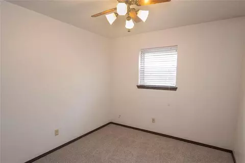 1064 Hampton Rd, Harrah, OK 73045 photo 12