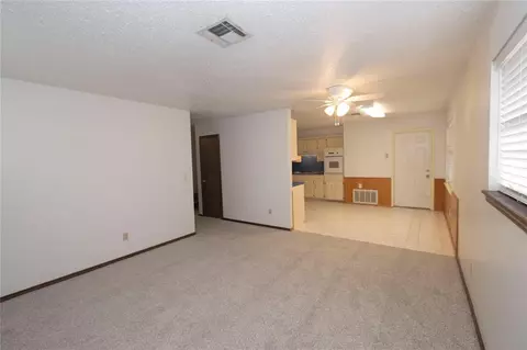 1064 Hampton Rd, Harrah, OK 73045 photo 4