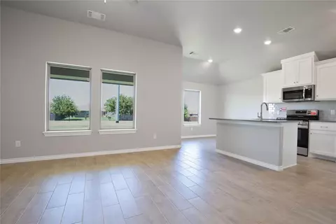 8809 Poppey Pl, Yukon, OK 73099