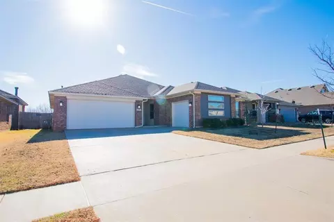 10452 NW 34th St, Yukon, OK 73099