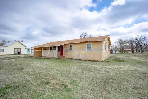 215 N 1st St, Verden, OK 73092