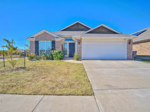 449 Compass Dr, Yukon, OK 73099 photo 1