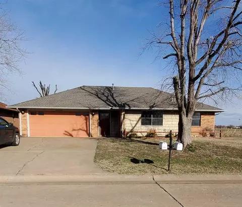 5810 Will Rogers Dr, Enid, OK 73703