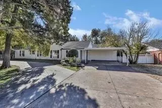 5904 NW 56th St, Warr Acres, OK 73122