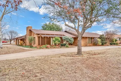 1724 N Hudson St, Altus, OK 73521