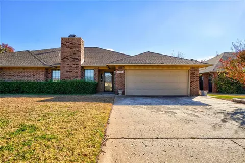 2804 Silvertree Dr, Oklahoma City, OK 73120