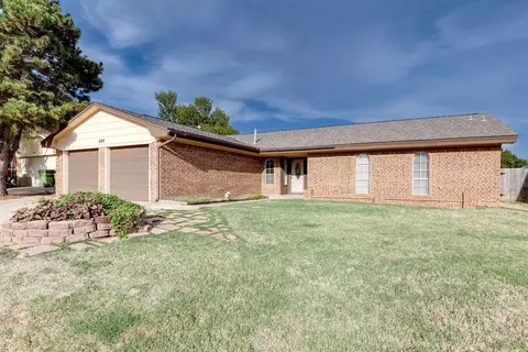 209 W Grand Teton Ct, Yukon, OK 73099