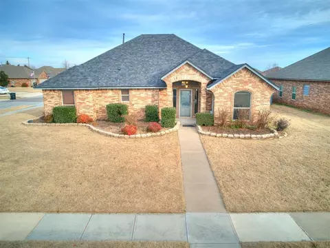 2908 San Juan Trl, Moore, OK 73160