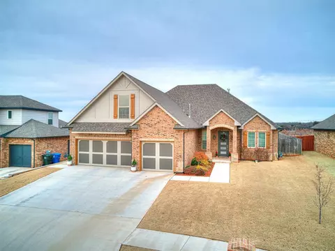 3033 Drake Crest Dr, Edmond, OK 73034