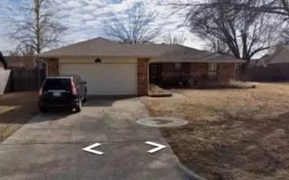 11840 N Larkdale Dr, Yukon, OK 73099