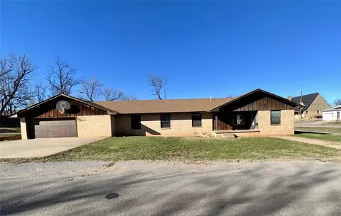 721 N Adams Ave, Elk City, OK 73644