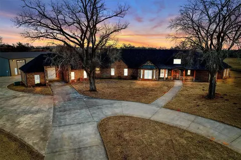 922 E 3rd St, Elk City, OK 73644