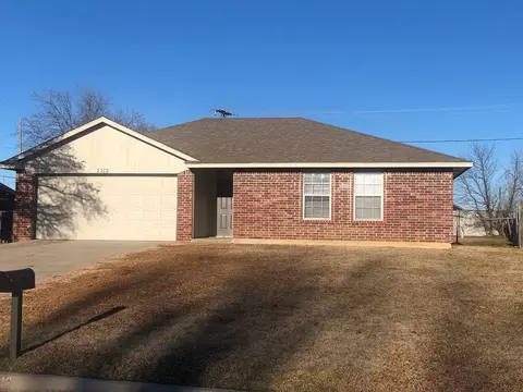 2212 Sunrise Dr, Moore, OK 73160