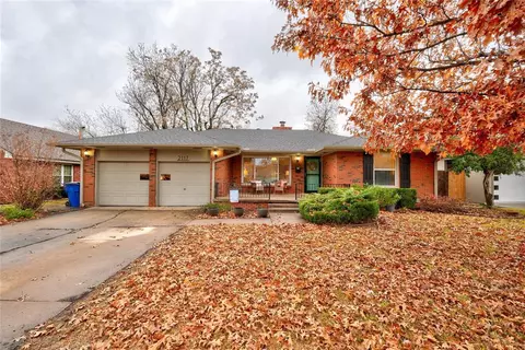 2117 Fremont Dr, The Village, OK 73120