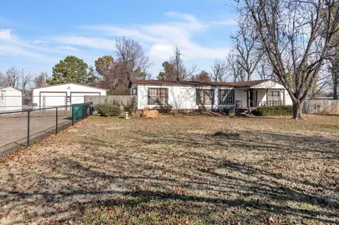 11909 SW 27th St, Yukon, OK 73099