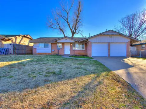 124 Kelly Dr, Moore, OK 73160