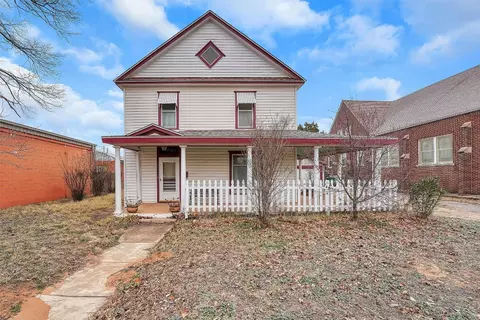 326 N Oklahoma Ave, Mangum, OK 73554