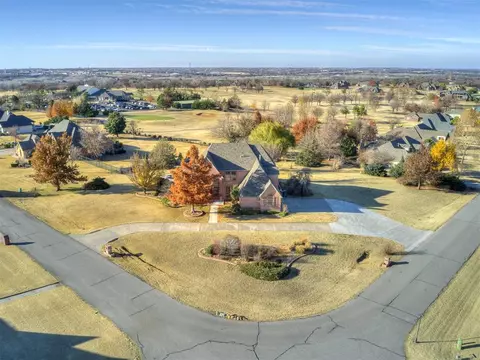 6901 NE 109th St, Edmond, OK 73013