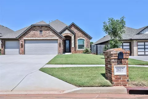 2617 SE 38th St, Moore, OK 73160