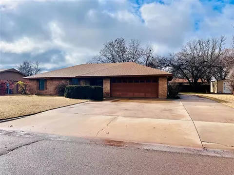 1007 Mac Dr, Elk City, OK 73644