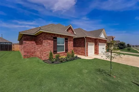 10313 Glover River Dr, Yukon, OK 73099