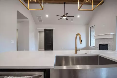 2904 Crossover Ct, Moore, OK 73160