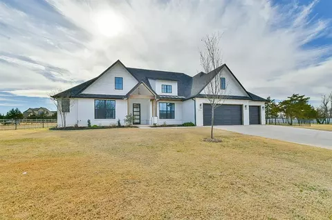 10061 Silver Fox Ave, Edmond, OK 73025