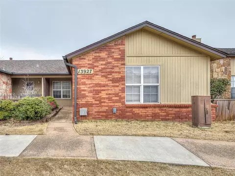13927 Crossing Way W, Edmond, OK 73013