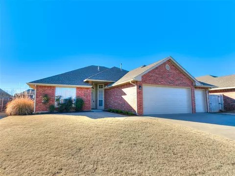 10924 NW 37th St, Yukon, OK 73099
