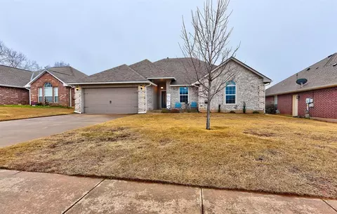 416 E Plantation Ter, Mustang, OK 73064