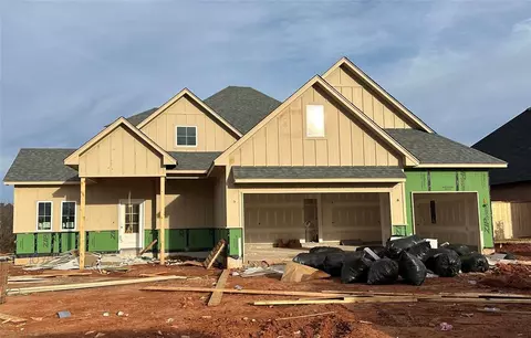 10704 Blue Creek Dr, Yukon, OK 73099